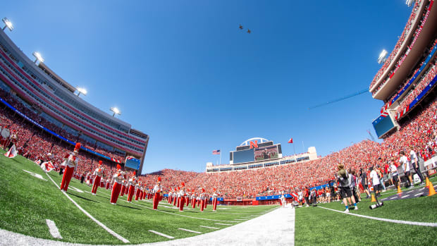 2022 Nebraska vs North Dakota football field level pregame USATSI_18983273
